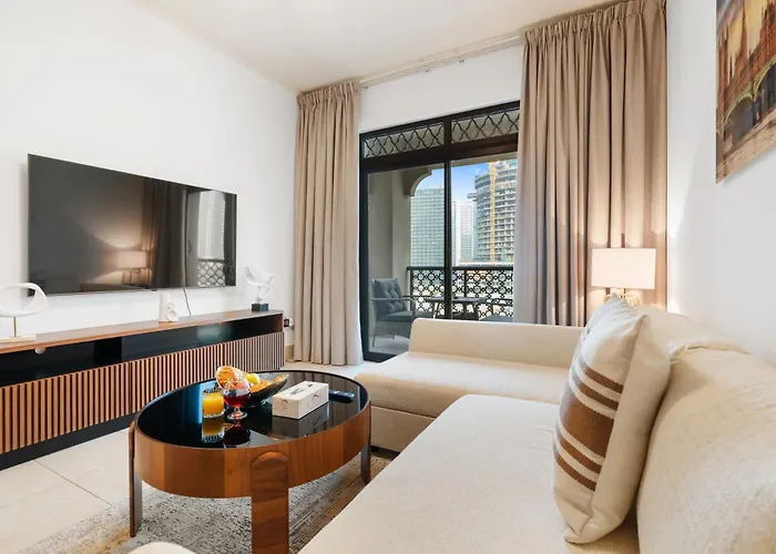 Reehan Suites, Downtown Dubai - Near Burj Khalifa & Dubai Mall