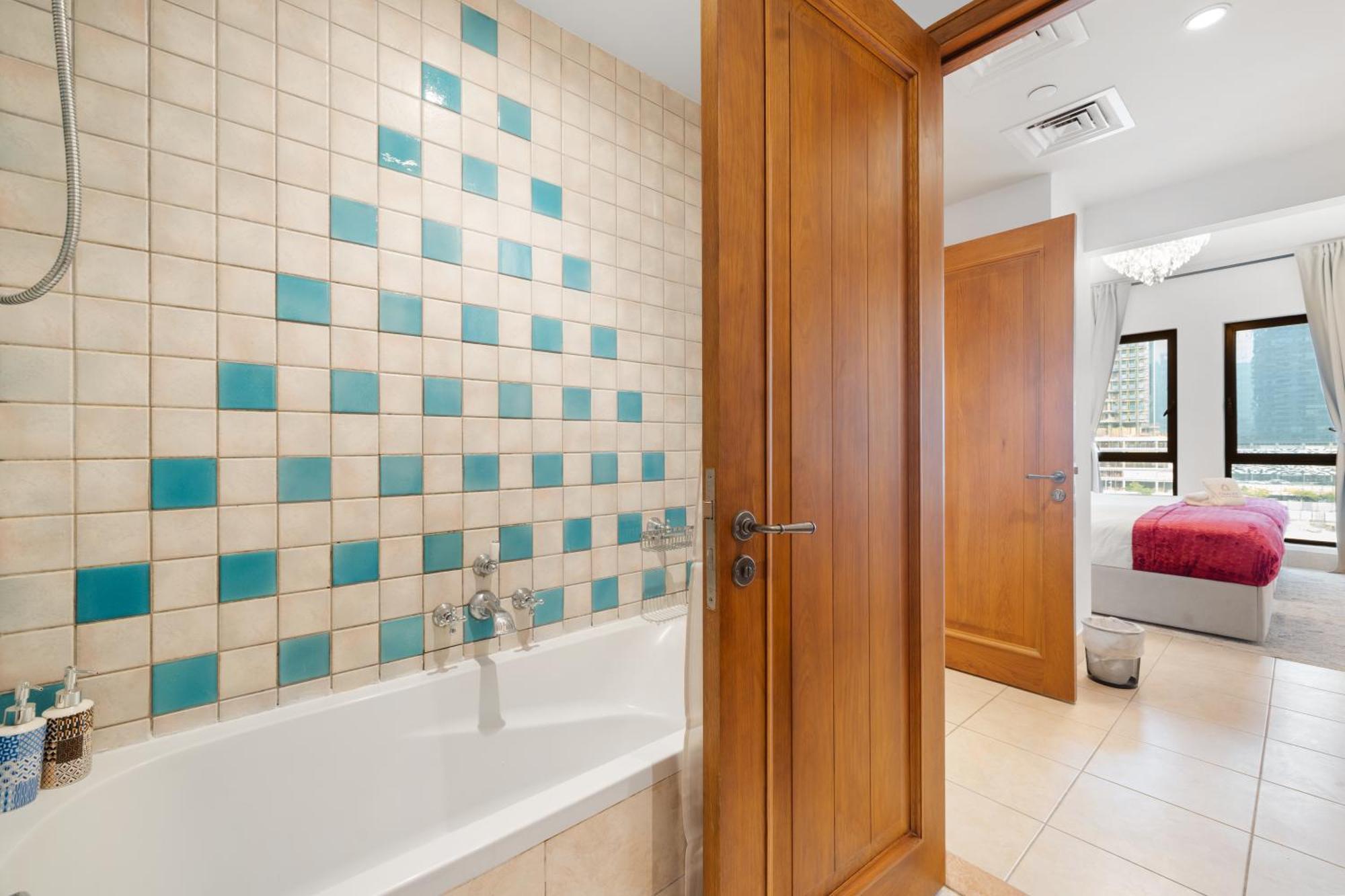 Reehan Suites, Downtown - Near Burj Khalifa & Mall Apartment *