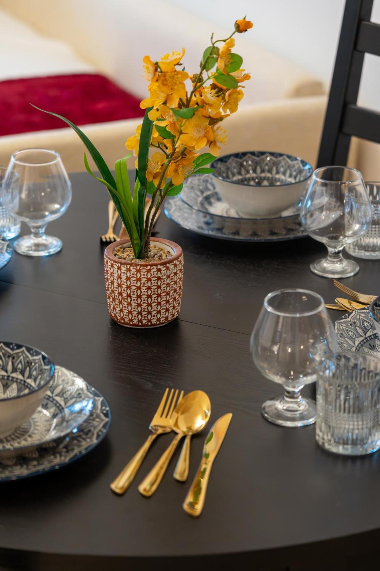 Reehan Suites, Downtown - Near Burj Khalifa & Mall Apartment