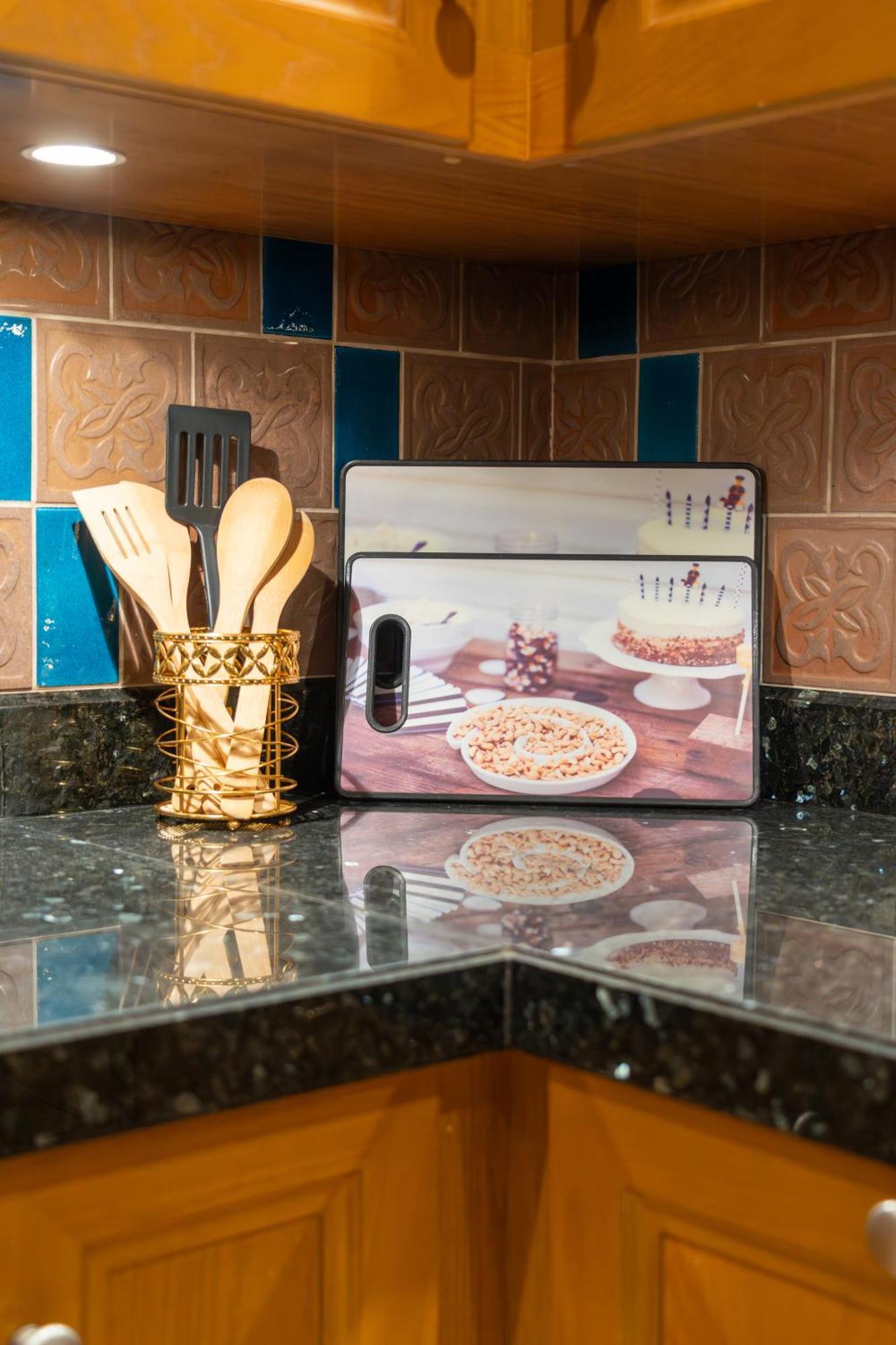Reehan Suites, Downtown - Near Burj Khalifa & Mall Apartment
